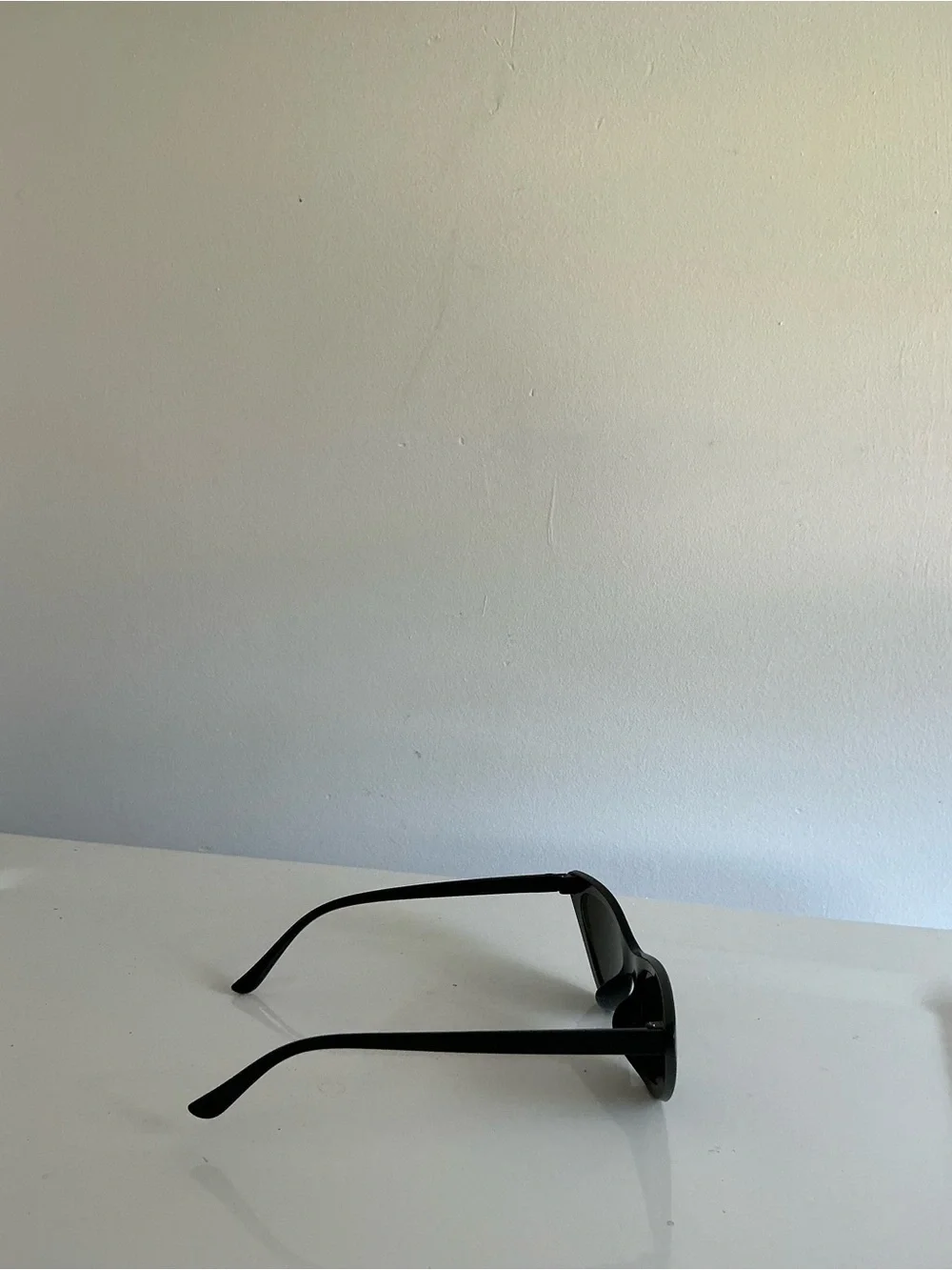 Women's Black Cat-Eye Sunglasses - Sleek Fashion Accessory